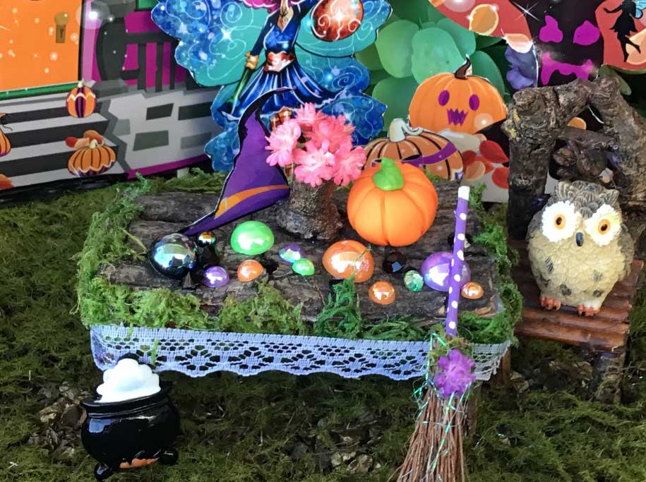 an amazing halloween table, cute owl, fairy garden, dollhouse, miniature